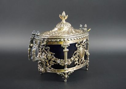 ARGENT. Bonbonnière en argent, Vers 1880....