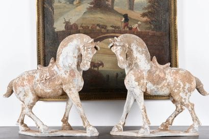 Chine. 2 grands chevaux en terre cuite.
Dimensions...