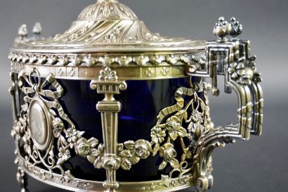 ARGENT. Bonbonnière en argent, Vers 1880....