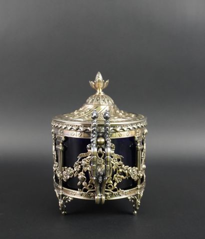ARGENT. Bonbonnière en argent, Vers 1880....