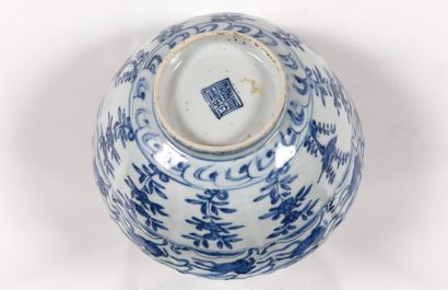 CHINE. Fin XVIIè début XVIIIè. N°Inv: 24002-18.
Bol...