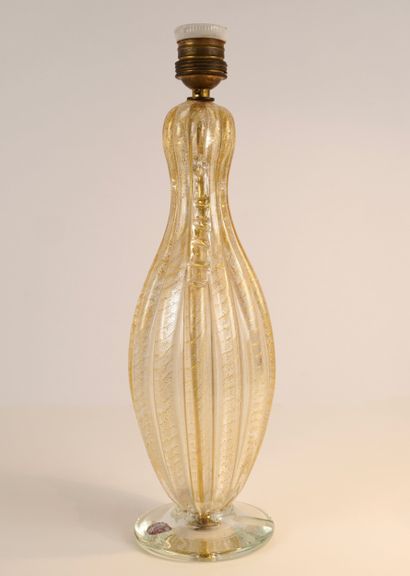 Murano vers 1930. Pied de lampe avec inclusion...