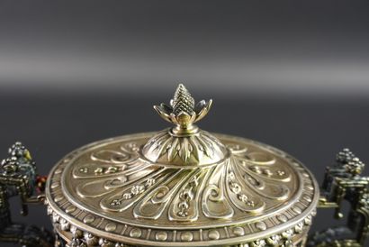 ARGENT. Bonbonnière en argent, Vers 1880....