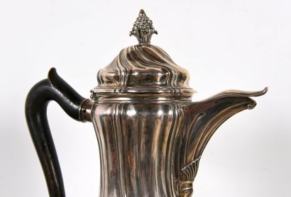 ARGENT. Cafetière tripode. N°inv:26021.
Cafetière...