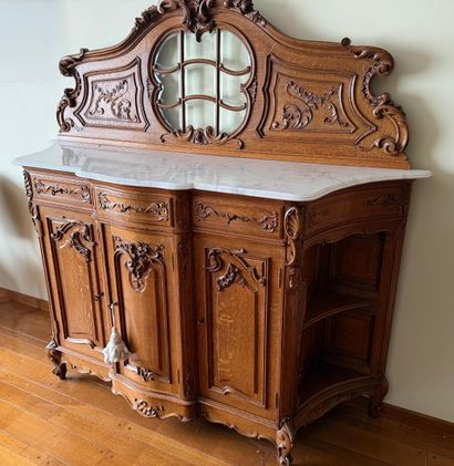 Meuble en chêne de style Louis XV. Inv 25024-28.
Spectaculaire...