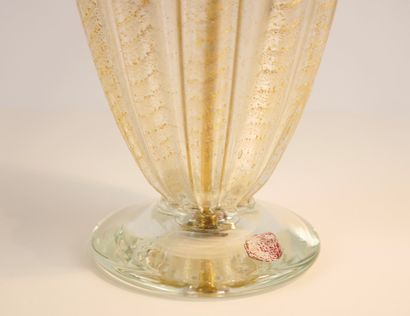 Murano vers 1930. Pied de lampe avec inclusion...