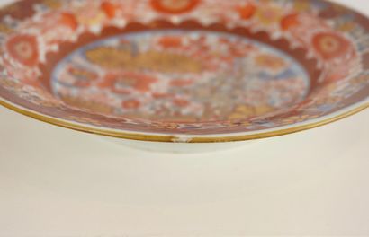 CHINE. XVIIIe. Paire d'assiettes, décors...