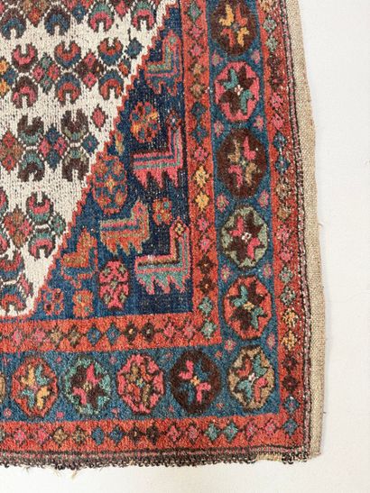CAUCASZ. N° 25024-18. 
Antique hand-knotted...
