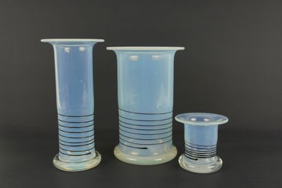 KOSTA BODA. 3 vases in slightly opalescent...