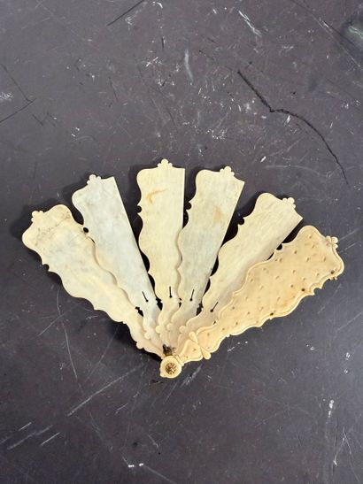 ART NOUVEAU. Art nouveau fan-shaped dance...