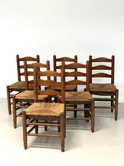 6 oak chairs with mulch bottom. Inv. N° 12...
