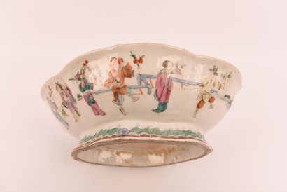 CHINA. 17th-19th century. Porcelain bowl...