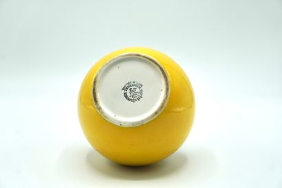 FLOWER SPADE 031. Maestricht ceramic. Yellow...