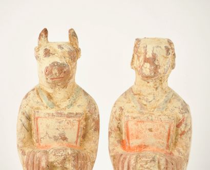 CHINA. 2 terracotta statuettes representing...