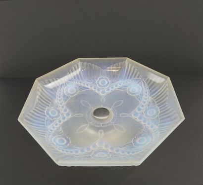 JULIEN France. Octagonal opalescent glass...