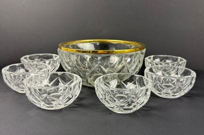 VAL SAINT LAMBERT, VSL.
A dish with a gold-gilded...