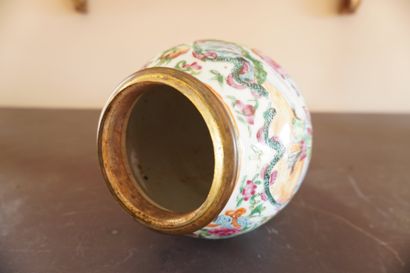 CHINA. Inv 26016-14. Vase mounted as a quinquet...