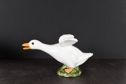 QUIMPER. N° Inv: 24004-22.
Goose in faënce.
Size:...