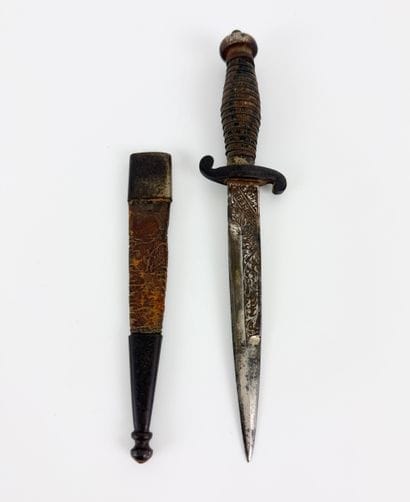 Hunting dagger . Inv 26016-24. or
Dague De...