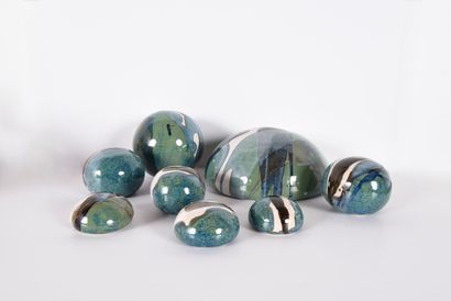 Set of 8 gallets, spheres forming an installation....