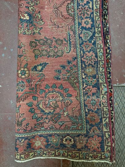 Persian Sarouk ? Flower motifs.
Handmade,...