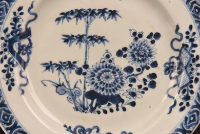 CHINA. 18th century. Blue-white plate.
D...
