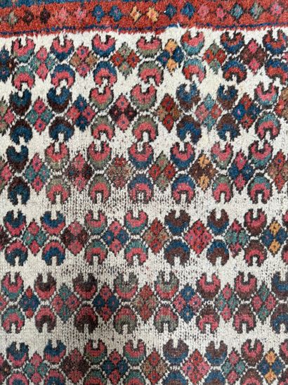 CAUCASZ. N° 25024-18. 
Antique hand-knotted...