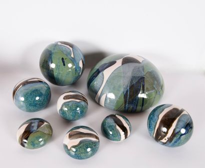 Set of 8 gallets, spheres forming an installation....
