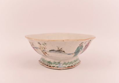 CHINA. 17th-19th century. Porcelain bowl...