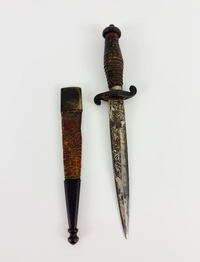 Hunting dagger . Inv 26016-24. or
Dague De...