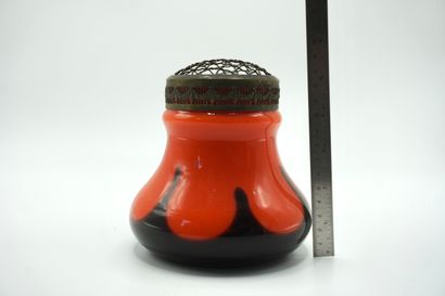 FLOWER SPADE 021. Red and black. Small chip...