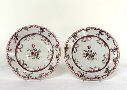 CHINA 18th century. N°25024.
Two porcelain...