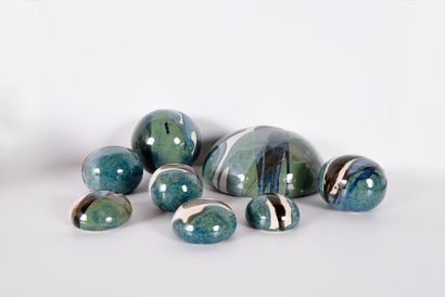 Set of 8 gallets, spheres forming an installation....