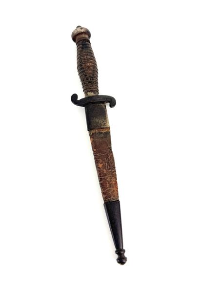 Hunting dagger . Inv 26016-24. or
Dague De...