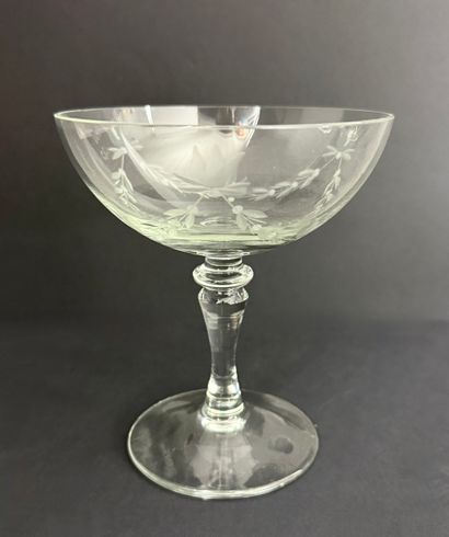 Glassware. Serving set.
10 large champagne...