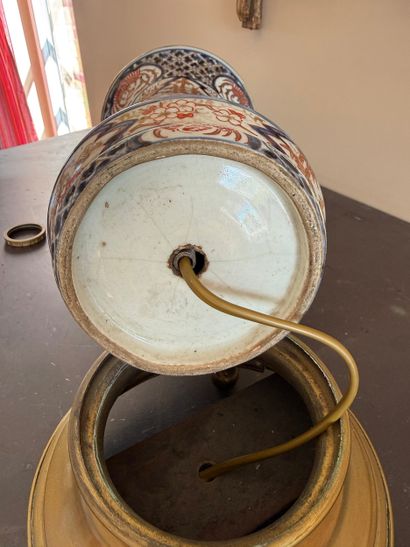 CHINA. Inv 26016-14. Vase mounted as a quinquet...