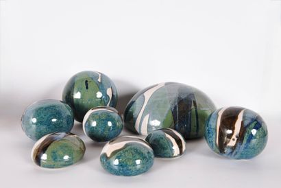 Set of 8 gallets, spheres forming an installation....