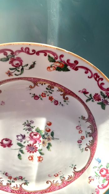 CHINA 18th century. N°25024.
Two porcelain...