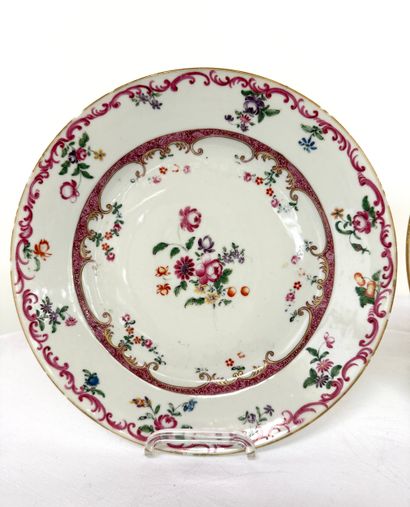 CHINA 18th century. N°25024.
Two porcelain...