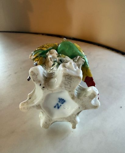 CAPODIMONTE. Stamp. Inv:26016-43.
Couple...