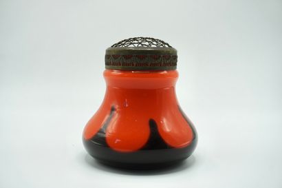FLOWER SPADE 021. Red and black. Small chip...