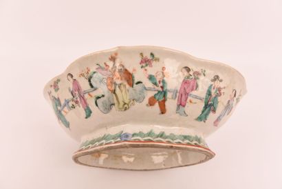 CHINA. 17th-19th century. Porcelain bowl...