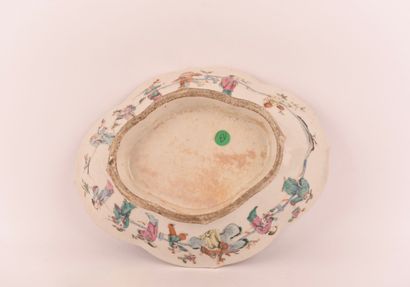 CHINA. 17th-19th century. Porcelain bowl...