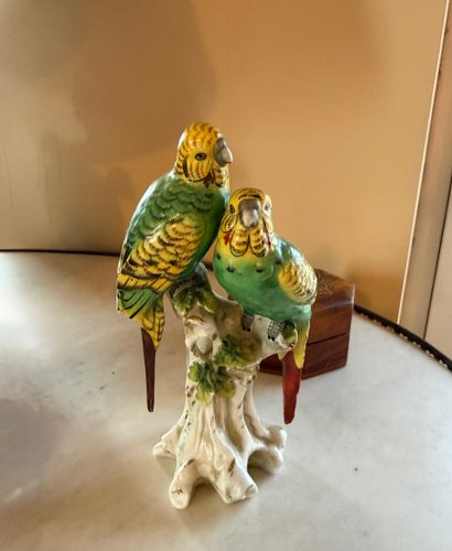 CAPODIMONTE. Stamp. Inv:26016-43.
Couple...