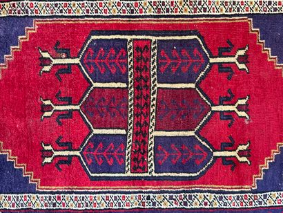 PERSIA or TURKEY. N° 25024-16. 
Wool carpet...