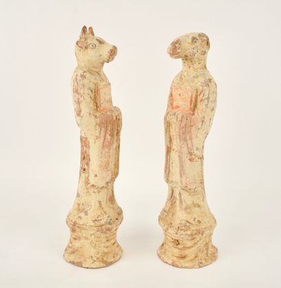 CHINA. 2 terracotta statuettes representing...