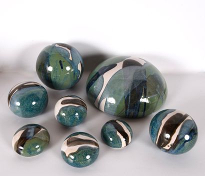 Set of 8 gallets, spheres forming an installation....