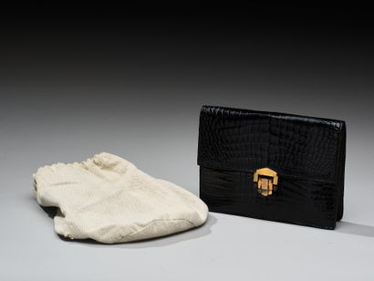 Black crocodile-effect leather clutch. 
Gilded...