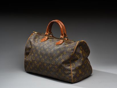 LOUIS VUITTON
Speedy