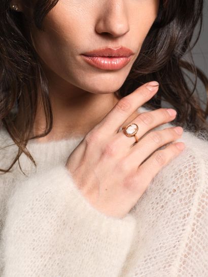 Bague en or jaune 18K (750°°°) ornée d'un...